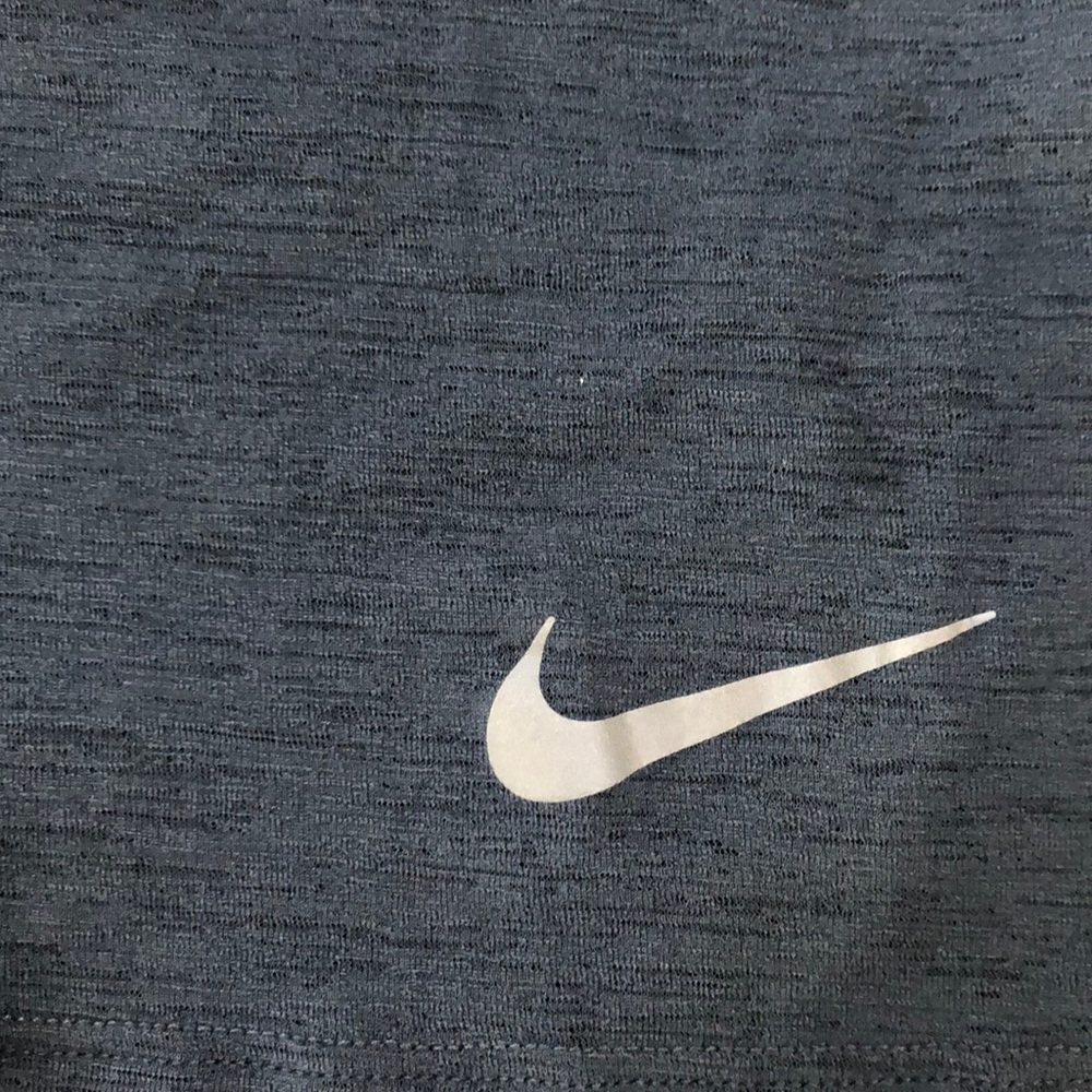 Nike top - Picture 2 of 5
